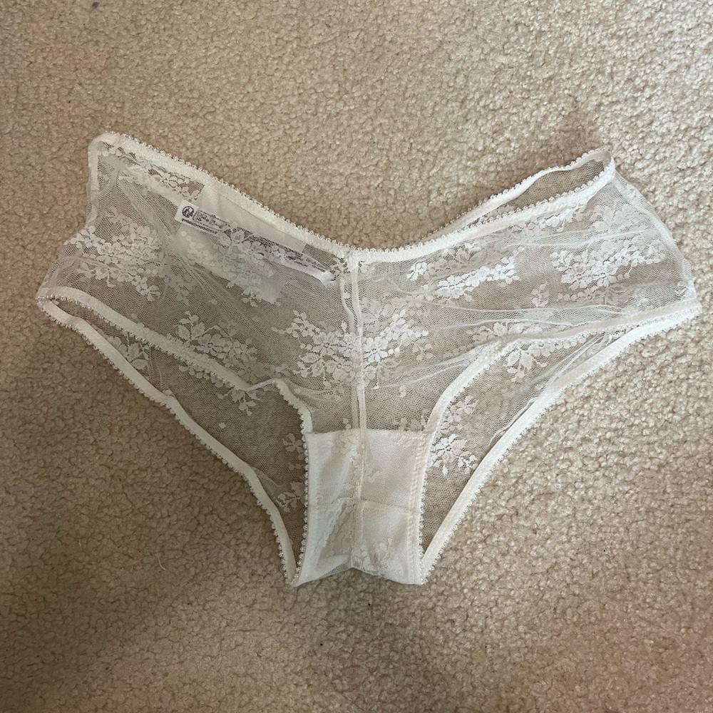 🔔🕊️NWOT Urban Outfitters Out from Under Sheer White Lace Cheeky Panties